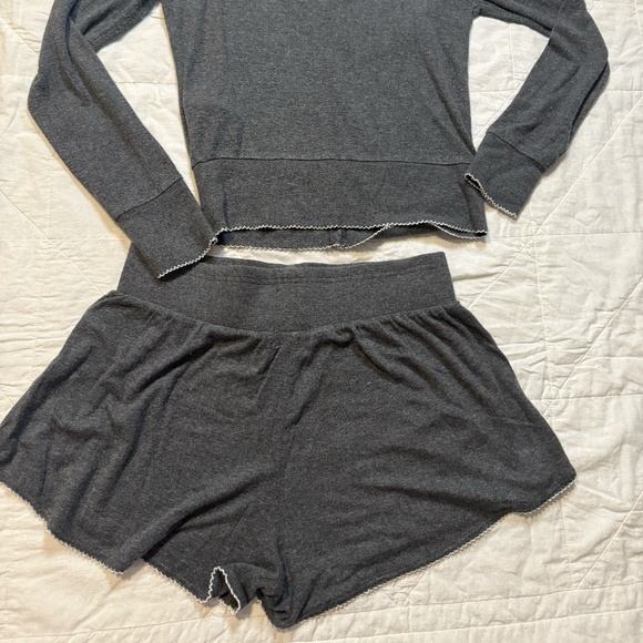 GAP LOVE gray PJS shorts and long sleeve Women's Small - Picture 4 of 4
